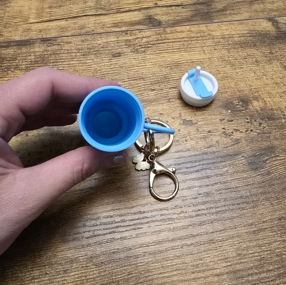 New blue tumbler chapstick keychain - Picture 4 of 6